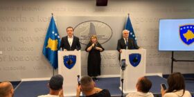 Sveçla: Qindra aplikime nga shtetas serbë për shtetësi të Kosovës