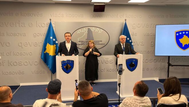 Sveçla: Qindra aplikime nga shtetas serbë për shtetësi të Kosovës