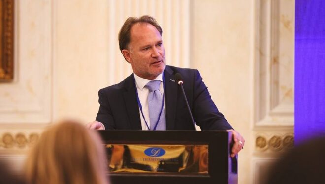 Ambasadori suedez: Para dy dekadash, Kosova ishte para Shqipërisë në integrime – më trishton që sot s’është