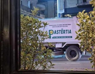Çudia në ndërmarrjen “Pastërtia”, vetëm 40 cent diferencë vendosin fituesin e tenderit për sigurimin e automjeteve