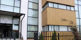 Spitali i Ferizajt: Nëna e mbylli derën e tualetit, foshnjën e lindur e hodhi në koshin e mbeturinave