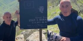 Haradinaj me bashkëluftëtar ngjitet në vendin ku ra Luani, bashkë me të edhe Lladrovci