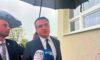 Kurti për kërcënimet nga “Severna Brigada”: I kemi shpallur organizatë terroriste qysh në vitin 2023     Prishtinë | 08 Maj 2026 | 16:24 | Nga Ekonomia Online  Kryeministri në detyrë i Kosovës, Albin Kurti, ka reaguar ndaj kërcënimeve të publikuara sot nga organizata “Severna Brigada”, duke thënë se ato janë dëshmi e karakterit terrorist të këtij grupi, raporton Ekonomia Online.  I pyetur nga gazetarët lidhur me këto kërcënime, Kurti tha se pjesëtarët e kësaj organizate nuk kanë vend në Kosovë dhe se institucionet i kanë shpallur ata organizatë terroriste që në vitin 2023.  “Po, ne i kemi shpallur ata organizatë terroriste më 29 qershor të vitit 2023 dhe këto kërcënime që i bëjnë ata janë veçse dëshmia më e re se janë ashtu siç i kemi shpallur dhe se nuk kanë vend në Republikën e Kosovës. Të gjithë pjesëtarët e të ashtuquajturave ‘Brigada Veriore’ janë kriminelë, janë terroristë, të cilët kanë bërë zullum në Kosovë në të kaluarën, por koha e tyre në Republikën tonë ka kaluar. Fatkeqësisht, ata janë të lirë dhe vazhdojnë që të kenë ndikim në Beograd”, tha Kurti.  Ndërsa Organizata terroriste serbe “Severna Brigada” ka publikuar një kërcënim me eliminim fizik të kryeministrit në detyrë, Albin Kurti.  Në mesazhin e publikuar nga kjo organizatë, thuhet:  “Sa të lindë agimi mbi Kosovë, Albin Kurti do të jetë i vdekur”.