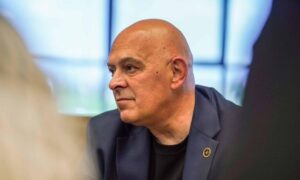 Ardian Gjini e nis javën në Vushtrri, takohet me biznese dhe me të rinjtë