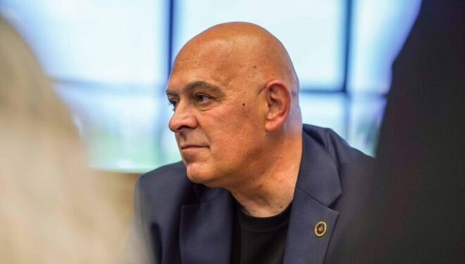 Ardian Gjini e nis javën në Vushtrri, takohet me biznese dhe me të rinjtë