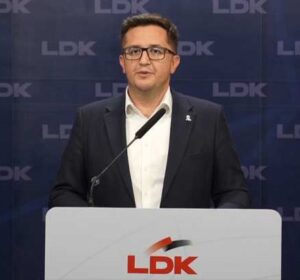 Besian Mustafa tregon pse Vjosa Osmani do të garojë me LDK-në