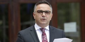 “Po na ndajnë në ne dhe ata” – Tahiri kritikon qasjen politike të Kurtit
