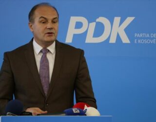 Hoxhaj: Vjosa Osmani për 5 vjet i ka shërbyer Kurtit për ta “grryer” rendin kushtetues