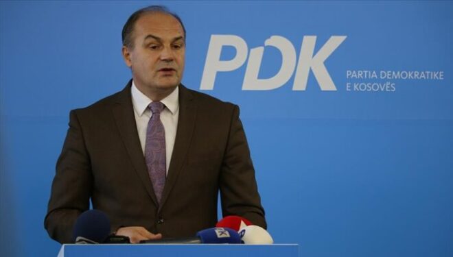 Hoxhaj: Vjosa Osmani për 5 vjet i ka shërbyer Kurtit për ta “grryer” rendin kushtetues