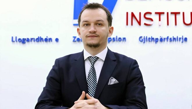 2 mln € për linjat ajrore për mërgatën, Cakolli: Qershia mbi tortë e keqpërdorimit të buxhetit për fushatë