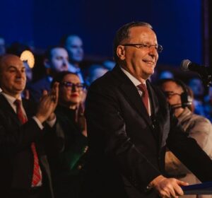 Bedri Hamza, Uran Ismaili, Vlora Çitaku, Përparim Gruda…top 10 kandidatët në listën e PDK’së