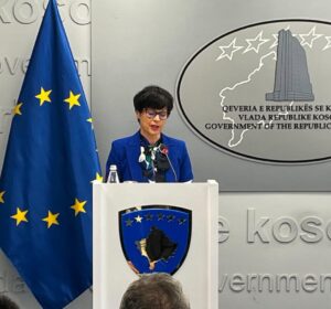 Kos kërkon stabilitet institucional, thotë se 2026 mund të jetë viti i Kosovës