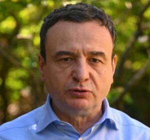 Kurti fton mërgimtarët që të regjistrohen për votim nga jashtë vendit