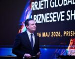 Kurti darkë e muhabet me biznesmenë shqiptarë nëpër botë, iu flet për ndërtimin e hekurudhave, digave, stadiumeve