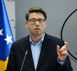 Nga 1 qershori s’ka pagesa mbi 2 mijë euro me para në dorë, Murati: Paguani me kartelë ose në mënyrë elektronike