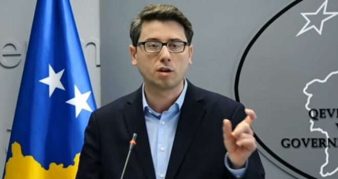 Murati kritikon Komunën e Prishtinës për transportin publik: Shkelje e plotë e ligjit