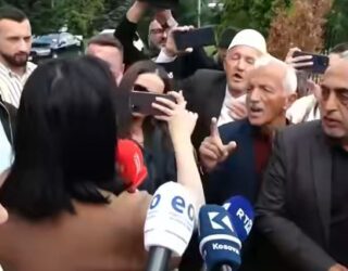 “Ti prej Prishtine po do me ruajt tokën tem”, protestuesit të tensionuar me Fitore Pacollin