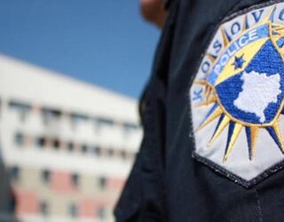 Transferohet nga Shqipëria në Kosovë një i dënuar për trafikim armësh