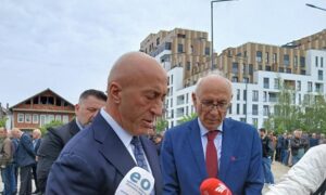 Haradinaj bën homazhe pranë varrit të Bahri Fazliut: Pasues i përpjekjeve për liri
