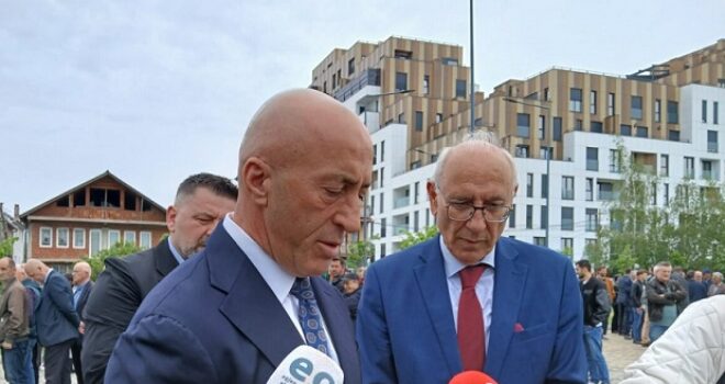 Haradinaj bën homazhe pranë varrit të Bahri Fazliut: Pasues i përpjekjeve për liri