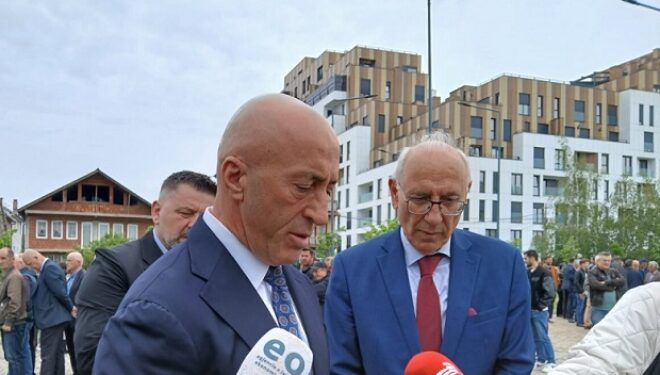 Haradinaj bën homazhe pranë varrit të Bahri Fazliut: Pasues i përpjekjeve për liri