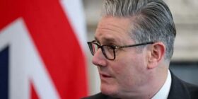 Starmer thotë se marrëveshja me Iranin duhet të përfshijë lundrim “të pakufizuar” përmes Hormuzit