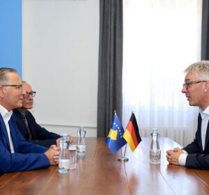 Takohet Hamza me ambasadorin Rudolph, flasin për zhvillimet politike dhe stabilitetin institucional