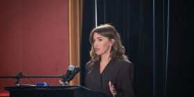 Haxhiu në shfaqjen e dokumentarit për Adem Shehin: Shqipëria ishte krah Kosovës në ditët më të vështira