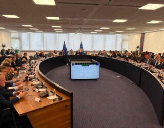 Bllokada në Kuvend rrezikon humbjen e rreth 60 milionë eurove nga Plani i Rritjes i BE-së