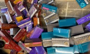 Dogana sekuestron produkte të duhanit të ngrohur me vlerë rreth 12 mijë euro