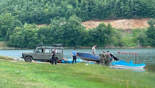 FSK-ja arrin në Liqenin e Batllavës për t’iu bashkuar kërkimeve, dyshohet se një person është zhdukur në ujë
