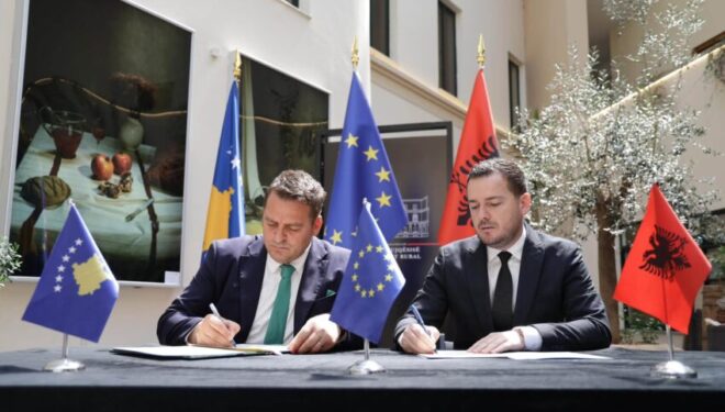 Kosova dhe Shqipëria nënshkruajnë dy marrëveshje për thellimin e bashkëpunimit në bujqësi