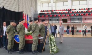 Homazhe në Skenderaj, figura politike dhe qytetarë nderojnë Sahit Jasharin