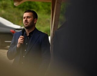 “Mbrojeni LDK’në”, Kërçeli i Vetëvendosjes i reagon Hotit që thirri për protesta për gazin amerikan