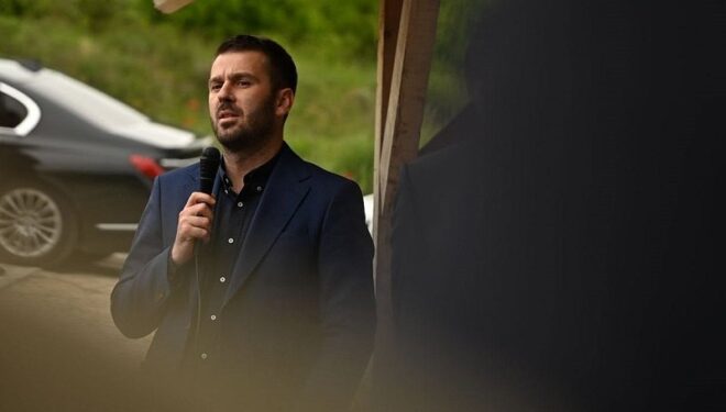 “Mbrojeni LDK’në”, Kërçeli i Vetëvendosjes i reagon Hotit që thirri për protesta për gazin amerikan