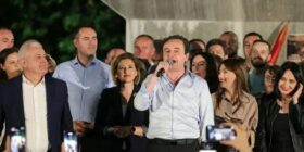Reuters: Zgjedhjet në Kosovë nuk sjellin shumicë, Kurti kërkon bashkëpunim politik