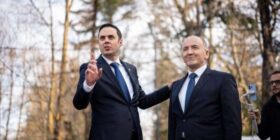 Zyrtarizohet përçarja mes Gazmend Muhaxherit dhe Lumir Abdixhikut – Dega e Pejës kërkon dorëheqje