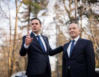 Zyrtarizohet përçarja mes Gazmend Muhaxherit dhe Lumir Abdixhikut – Dega e Pejës kërkon dorëheqje