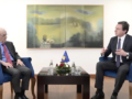 Kurti pret profesorin amerikan Daniel Serwer, diskutojnë për integrimet euroatlantike dhe sigurinë rajonale