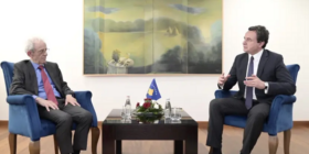 Kurti pret profesorin amerikan Daniel Serwer, diskutojnë për integrimet euroatlantike dhe sigurinë rajonale