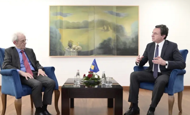 Kurti pret profesorin amerikan Daniel Serwer, diskutojnë për integrimet euroatlantike dhe sigurinë rajonale