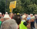 Dita e 31-të e tubimit në Tiranë, protestuesit marshojnë drejt Kryeministrisë pas përplasjeve në Kuvend