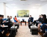Kurti pret në takim drejtoren për Zgjerim dhe Fqinjësi të BE-së, diskutojnë për anëtarësimin e Kosovës në BE