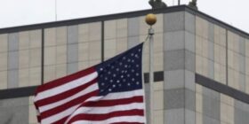 Ambasada amerikane përsërit thirrjen: Kosova të hyjë në partneritet për gazin natyror me SHBA-në