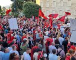 Veteranët e UÇK-së – protestuesve në Tiranë: Mos i keqpërdorni simbolet e UÇK-së për qëllime politike