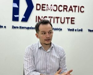 Cakolli: Shkelja e afateve po normalizohet, të paktën 10 deputetë duhet ta dërgojnë çështjen në Kushtetuese