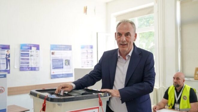 Fatmir Limaj u bën thirrje qytetarëve të votojnë me qetësi dhe përgjegjësi