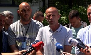 Punëtorët e sigurimit në UP nisin grevën, presin konfirmimin nga Rektorati për rritjen e pagave në 500 euro