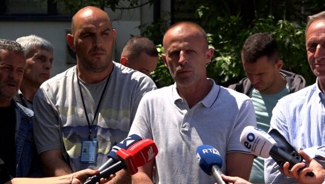 Punëtorët e sigurimit në UP nisin grevën, presin konfirmimin nga Rektorati për rritjen e pagave në 500 euro