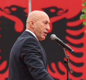 Haradinaj uron Shqipërinë për avancimin në negociatat me BE-në, kritikon qeverinë e Kosovës